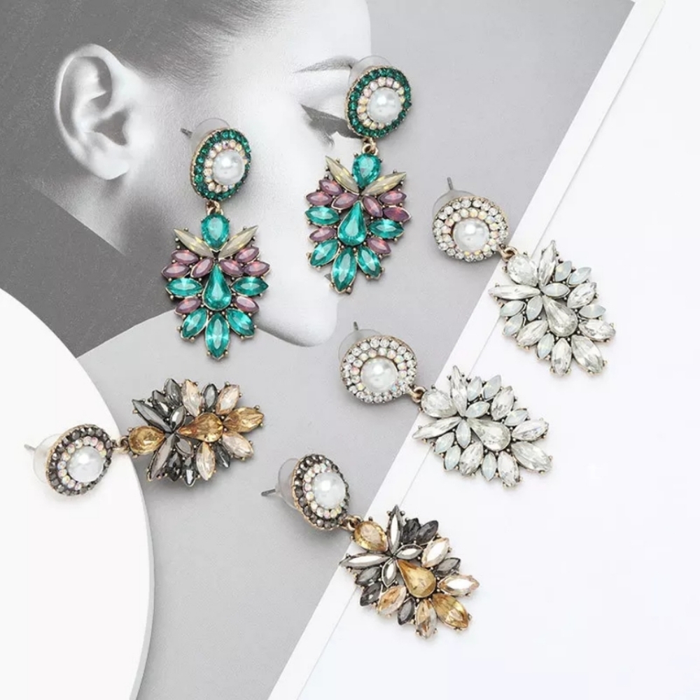 💙IN STOCK💙 Faux Pearl Crystal Statement Earrings - Picture 3 of 3
